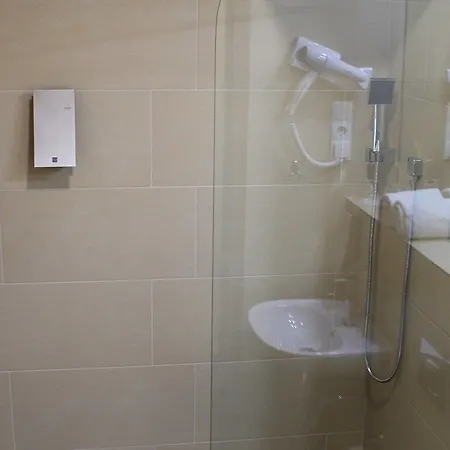 Hotel B&B Hotel Berlin-Adlershof 2*