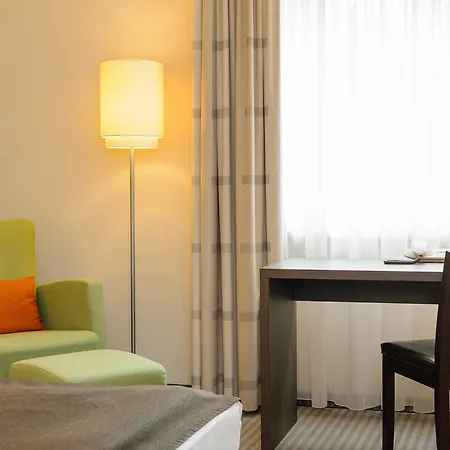 Отель Mercure Airport Tegel