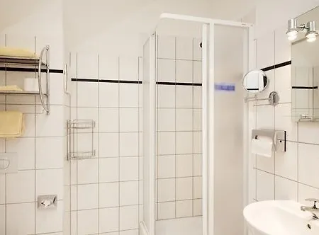 מלון Erlanger Hof 3*