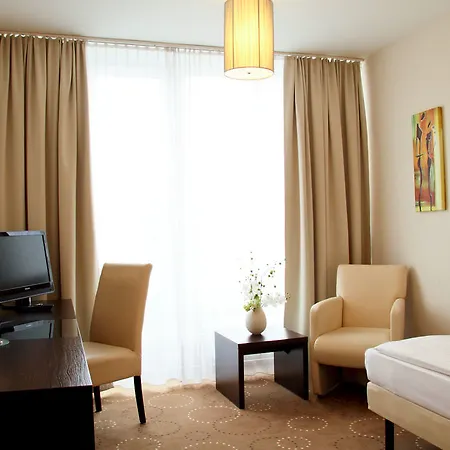 Selina West Hotel 3*