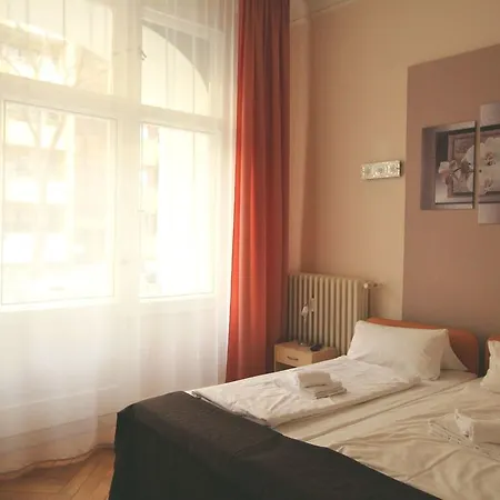 Elegia Am Kurfuerstendamm 2*