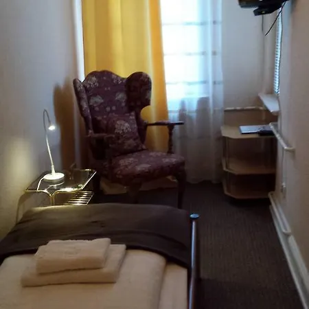 De Ela Hotel 2*
