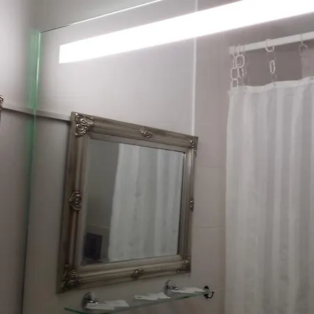 De Ela Hotel 2*