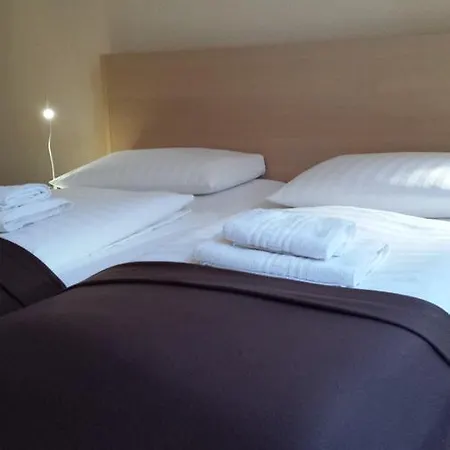 Hotel De Ela 2*