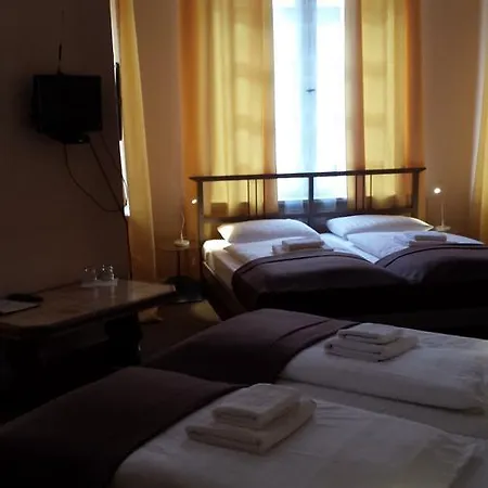 Hotel De Ela 2*