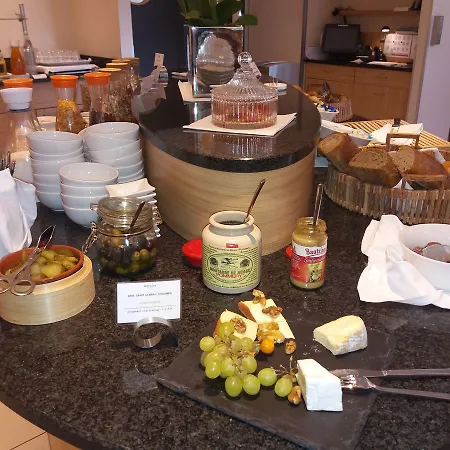 Отель Mercure Airport Tegel 4*
