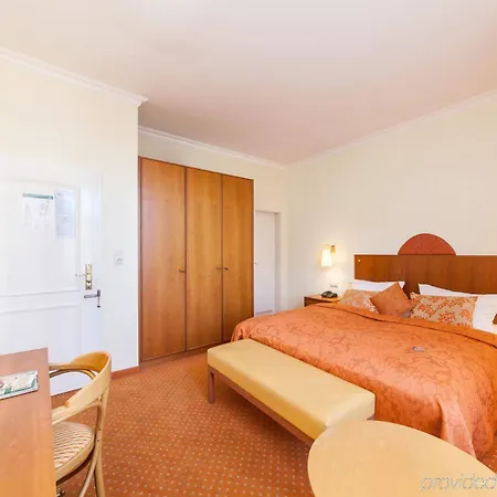 Hotel Kronprinz 3*