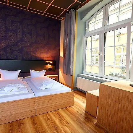 Singer109 Hostel, & Хостел