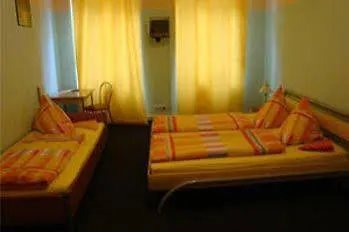 Hotel-pension Adamshof 2* Berlin