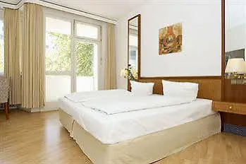 Rs Am Kurfurstendamm * Berlin
