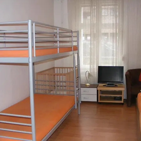 Tempelhof Bed & Breakfast 2*