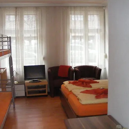 Tempelhof Bed & Breakfast