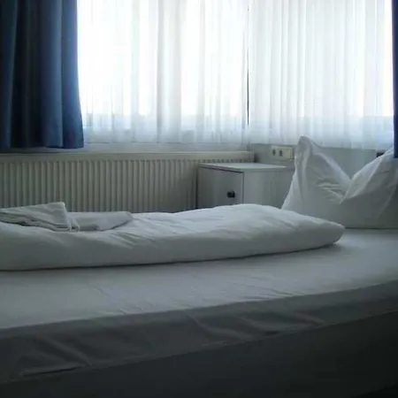 Отель Central-hotel Tegel