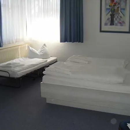 Отель Central-hotel Tegel 2*
