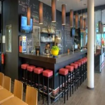 מלון Meininger Hauptbahnhof 3*