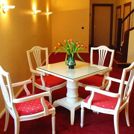 Hotel Kurfuerst Am Kurfuerstendamm 3*