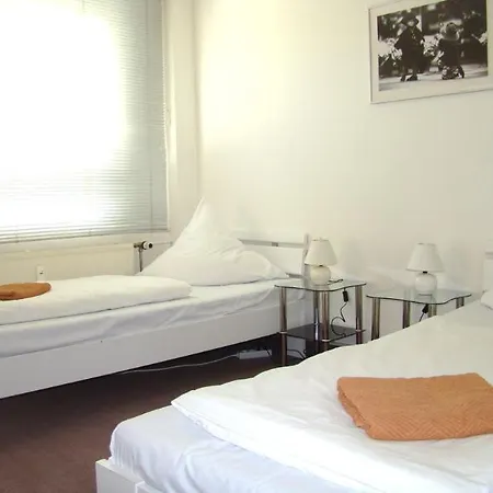 Hostel Near Brandenburg Gate - & *