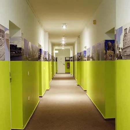 Hotel Meininger Hallesches Ufer 3*