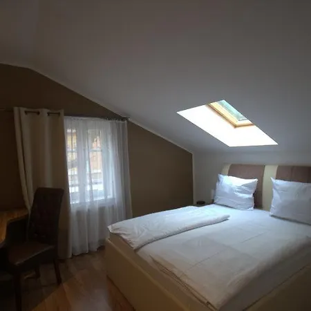 Elliot Hotel