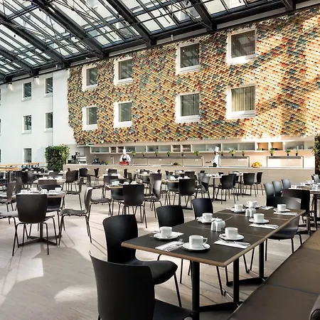 Estrel Hotel 4*