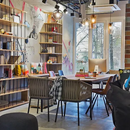 Hotel Moxy Humboldthain Park 4*