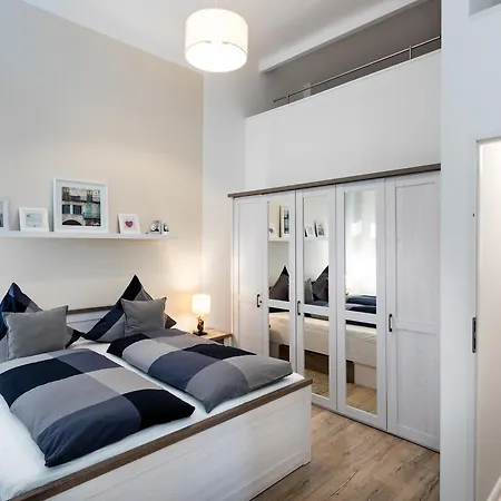 The Goethe Loft, 2 Bedroom Up To 5 People * Berlin