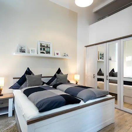 The Goethe Loft, 2 Bedroom Up To 5 People *