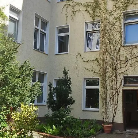Hotel Happy Go Lucky + Schoneberg