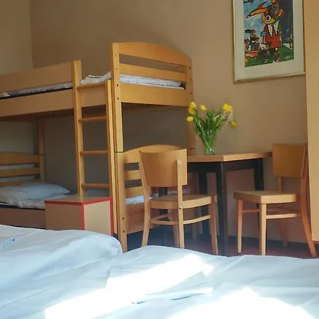 Happy Go Lucky + Schoneberg Hotel 2*