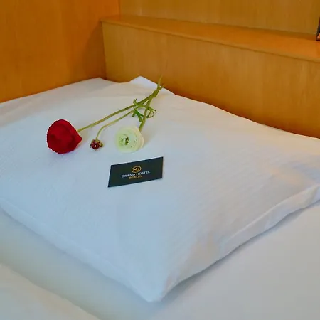 Grand Urban Hostel *