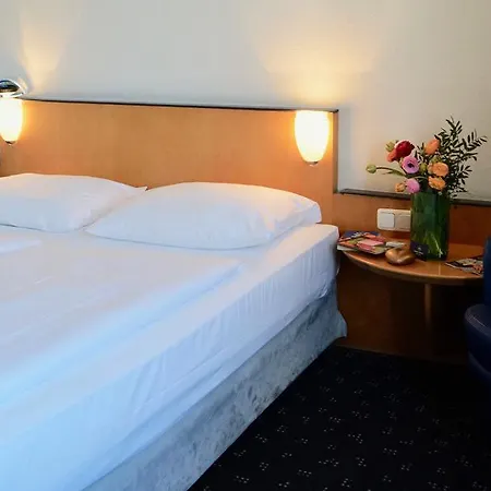 Grand Urban Hostel