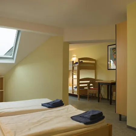 Acama & Schoeneberg Otel 2*