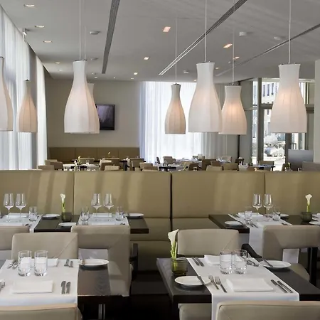 Arcotel John F 4*