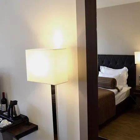 Vier Jahreszeiten Hotel 4*