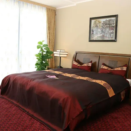 Halong 3* Berlín