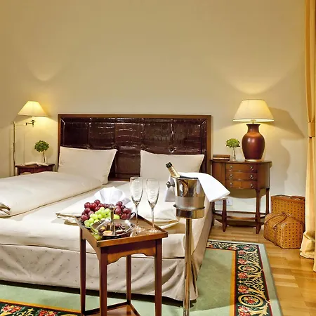 Louisa's Place 5*