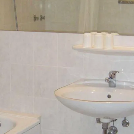 Central-hotel Tegel Hotel 2*