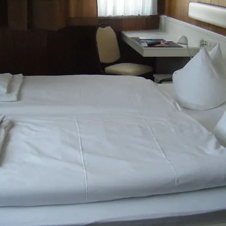 Central-hotel Tegel Отель Берлин