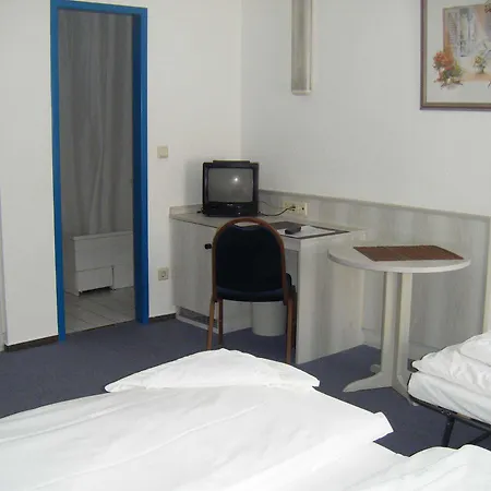 Отель Central-hotel Tegel 2*