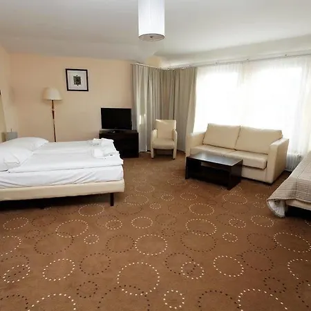 Selina West 3* Berlin