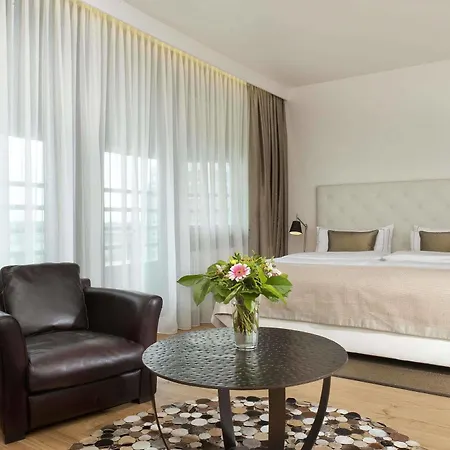 Wyndham Excelsior Hotel