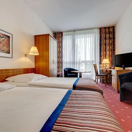 Centro West Hotel 4*