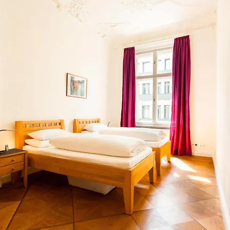 Aptc Downtown Monument4rent Near Checkpoint Charlie Apartment *