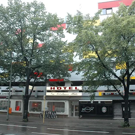 Alper Am Potsdamer Platz