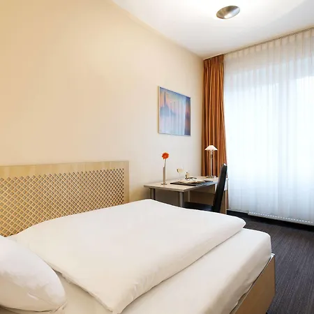 Nh West Szálloda 4*