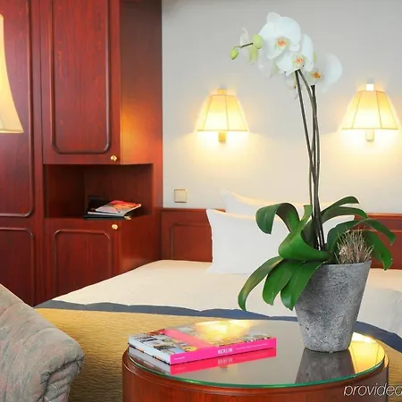 Hotel Bernstein Kastania 4*