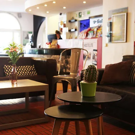 Amstel House Hostel *