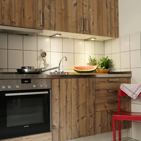 Amstel House Hostel *