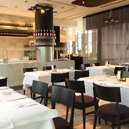 Indigo Berlin-alexanderplatz, An Ihg Hotel 4*