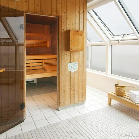 Moxy Humboldthain Park Hotel 4*
